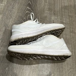 Nike Size 9 Free Run Shoes